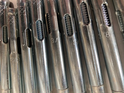 (25) UNUSED Zinc Concrete Slot Flat Head Sleeve Anchor 3/8" x 4"  (M5) - Picture 4 of 9