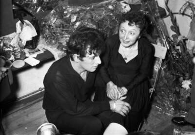 Edith Piaf and Theo Sarapo in their dressing room after a conc- 1962 Old Photo