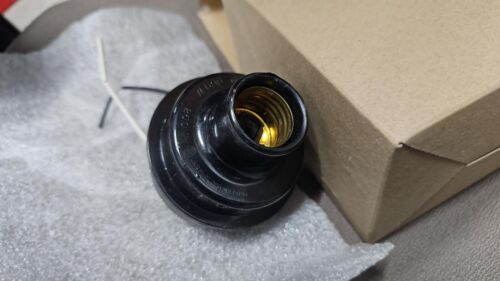 McGill 606-3 Light Socket For 12 Cubic Inch Wiring Compartment - Picture 2 of 3