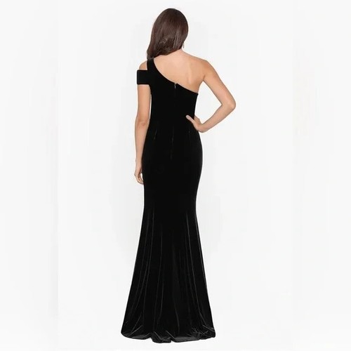 Betsy & Adam Black One-Shoulder Velvet Mermaid Gown Size 8 $249 - Picture 3 of 3