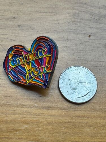 Cappello bavero multicolore a forma di cuore Abbraccia speranza giacca spilla schiena amore penzeys - Foto 3 di 3