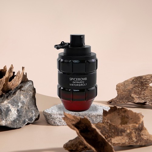Viktor & Rolf Spicebomb Infrared Eau de Toilette 90ml - Bild 4 von 7
