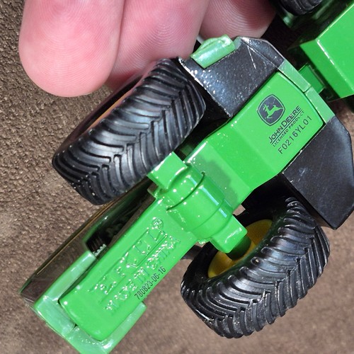 ERTL John Deere Tractor & Cultivator - Picture 7 of 11