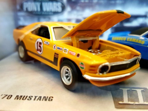 🔴100% HOT WHEELS LIMITED EDITION PONY WARS ROAD RACING SET '70 MUSTANG & CAMARO - Picture 4 of 9