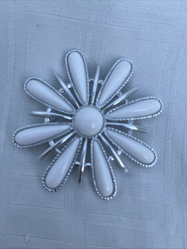 Large White MCM Daisy Flower Brooch Silver Tone Vintage Sarah Coventry Jewelry3” - Picture 3 of 11
