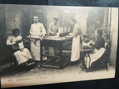 38-GRENOBLE." Fabrique: LES GANTIERS en Isère ."Vers 1910"Pas d'écrit." - Photo 1/4