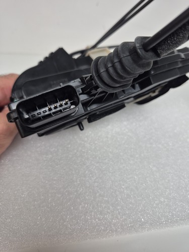 Front Right Passenger Side Door Lock Actuator For 2011-2014 Kia Sorento - Picture 4 of 6