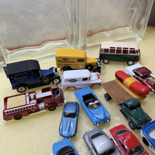 Lotto misto costruttori e bilance di 16 auto vintage e moderne pressofuse camion e furgoni - Foto 9 di 12