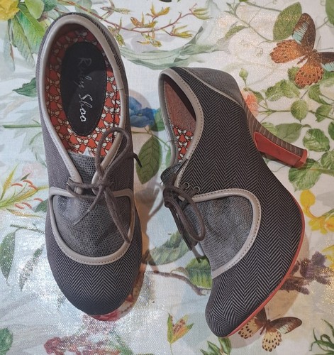 Ruby Shoo Tacones Marrón Talla UK 5 Con Hermoso Interior Geométrico - Imagen 5 de 8