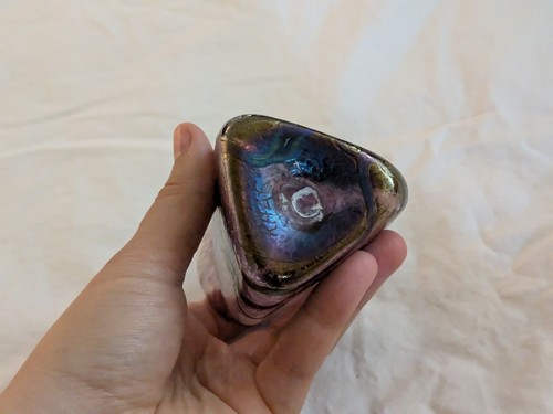 Robert Held 4” Small Triangular Purple Bud Vase w/Iridescent Swirl Design SIGNED - Picture 8 of 13