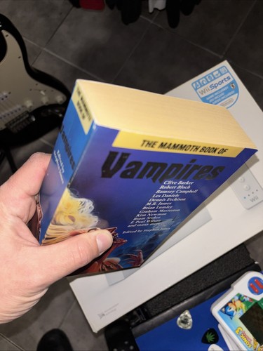 The Mammoth Book of Vampires by St PB First Thus 1992 Clive Barker Signed - Bild 4 von 7