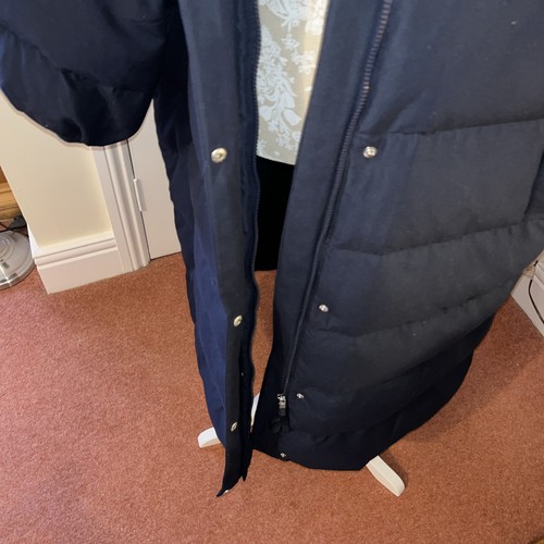 Abrigo largo acolchado relleno de plumón Per Una, azul marino, talla 24, cuello embudo, cremallera de 2 vías, fabuloso - Imagen 4 de 13
