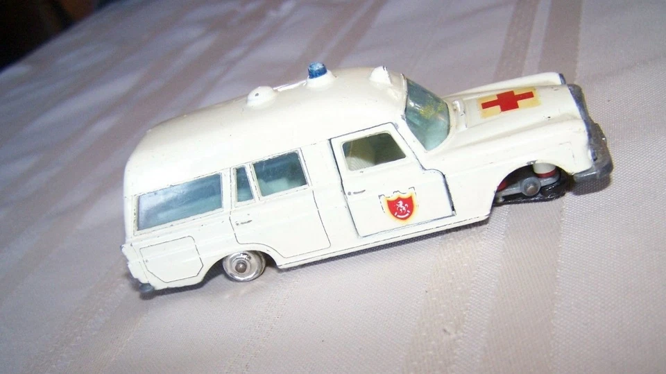 Ambulancia Matchbox King Size K-6 Mercedes Benz Binz 1967 Lesney vintage Foto 3 de 4