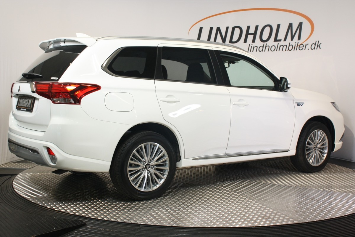 Mitsubishi Outlander 2,4 PHEV Inform+ CVT 4WD
