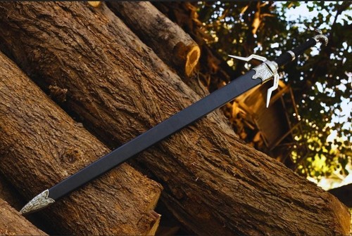 The Witcher Ciri Spada Forgiata Un Simbolo di Resilienza e Trasformazione - Foto 6 di 9