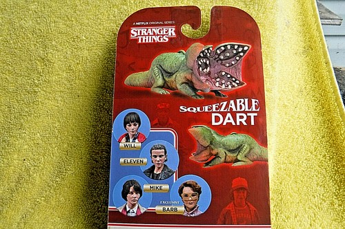 NEU/VINTge STRANGER THINGS RARE FUNKO ELEVEN FIGURE & SQUEEZABLE DART COMBO PACK - Bild 11 von 12