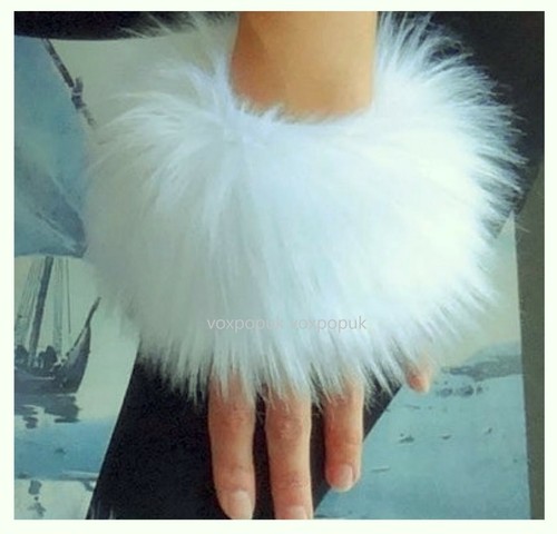 Puños de muñeca de piel sintética mullidos blancos cremosos negros de Flirt London talla única nuevos con etiquetas - Imagen 12 de 13