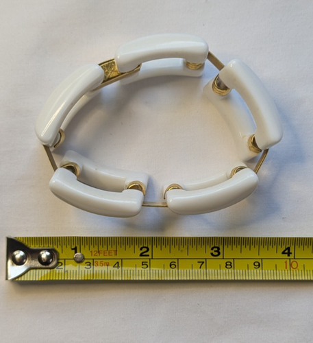 Set girocollo e orecchini clip vintage Trifari tono bianco lucite e oro - Foto 5 di 11