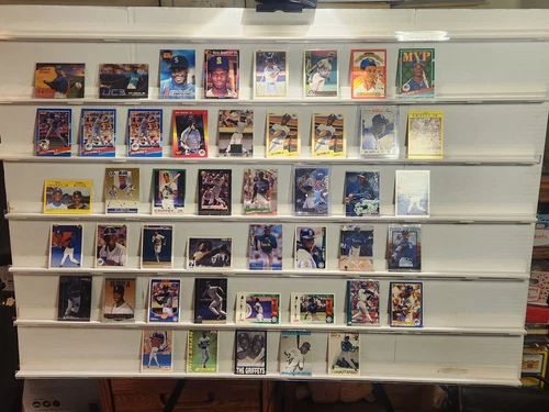 B - Ken Griffey, Jr. HOF! Large 45 card lot! Multiple brands and years