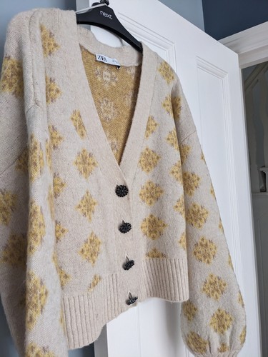 Floral Oversized Jacquard Fluffy Cardigan from ZARA:: MEDIUM: Colour Light Beige - Picture 5 of 24