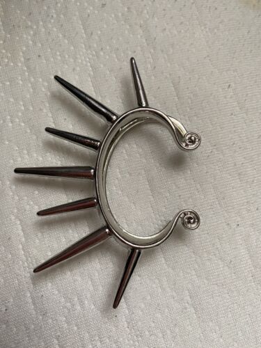 spiky ear piece - Picture 1 of 3