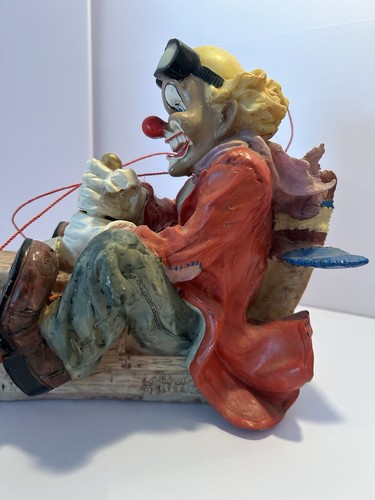 Vintage CRAZY INSANE clown on vintage Hanging Plain , Porecelain Signed - Picture 3 of 8