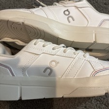 On The Roger Clubhouse White Speedboard women Tennis Shoes Size US 5 - San Fran