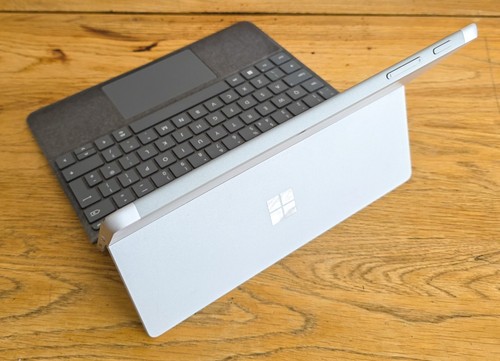 Microsoft Surface Go 2 128GB M3-8100Y 8GB RAM + BAG, PEN, Mouse, UAG Amore Case - Picture 11 of 15