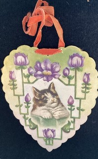 LOVELY vintage Victorian die cut Valentine’s Day cat kitten greeting card heart