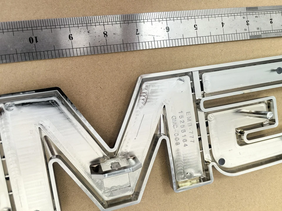 1 insignia emblema GMC grande parrilla OEM 2007-2013 para Sierra 1500 2500HD cromo negro Foto 4 de 4