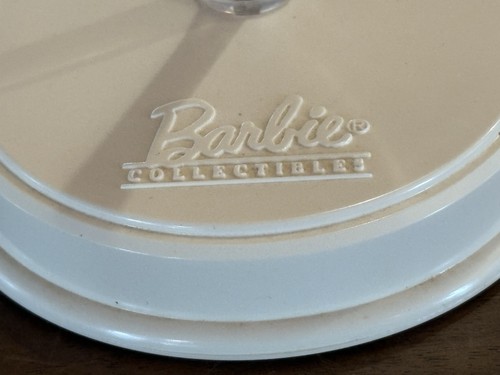 Vintage Barbie Puppenständer 1997 Mattel, inkl. weißem Sockel & klarem Acryl - Bild 4 von 8
