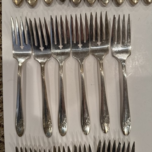 Tudor Plate Oneida Community Silverware 79 Piece-Full Queen Bess ll Silverplate - Picture 3 of 18