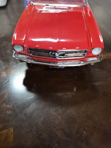 Precision 100 Collection 1964 1/2 Ford Mustang Convertible Diecast 1:18 - Picture 2 of 9