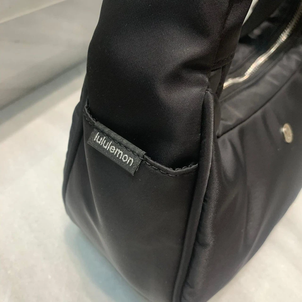 Mini Bolso de Hombro Lululemon 4 L Negro Nuevo con Etiquetas Foto 2 de 4