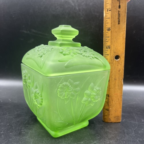 Vintage Fenton grün bedeckt Bonboniere Satin geprägt Narzissen Granny Square - Bild 5 von 5