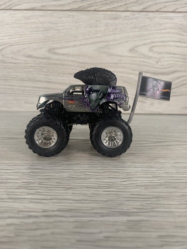 Hot Wheels Monster Jam Mohawk Warrior Truck 1:64 2017 Chrome Series w/ Flag - Picture 3 of 14