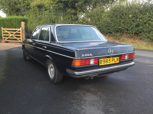 Mercedes 240D automatic - Picture 3 of 5