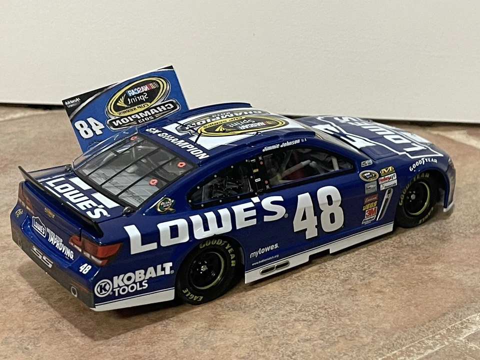 2013 Jimmie Johnson Lowes NASCAR 6x Champion Champ Flag Diorama 1/24 NO CAR - Image 2 of 4