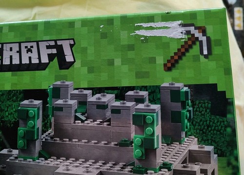 LEGO Minecraft Jungle Temple 21132 Nuevo En Caja Con Caja Dañada - Imagen 2 de 7