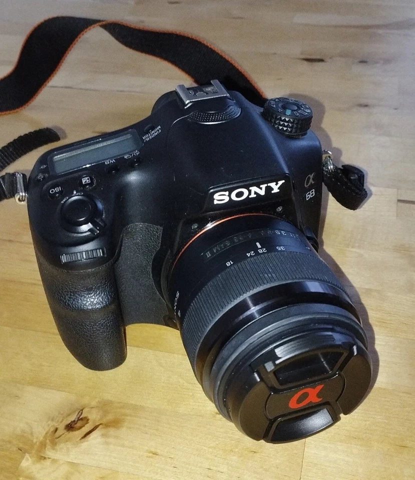 Sony Alpha a68 24.2MP Digitalkamera - Nur ca. 1570 Auslöser!