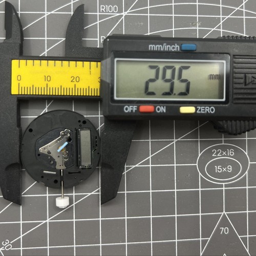 ISA K63 Quarz Uhrwerk 3 Zeiger Anzeige Doppelbatterien Swiss Made - Bild 6 von 8