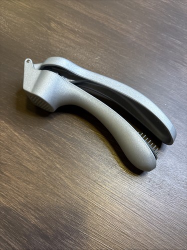 The Pampered Chef Garlic Press #2575 with Cleaning Tool-New No Box - Picture 14 of 15