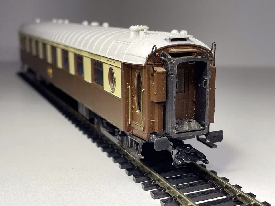 Rivarossi 2568 HO Gauge CIWL Orient Express Pullman Car Coach 4018 Umber & Cream - Image 4 of 4