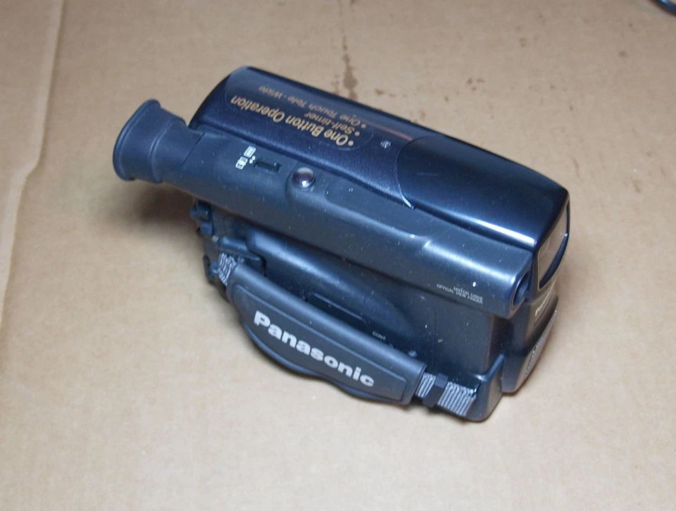 Videocamera PANASONIC NV-CS1 VHS-C Snap Video Cam (da riparare o per ricambi) - Immagine 2 di 4