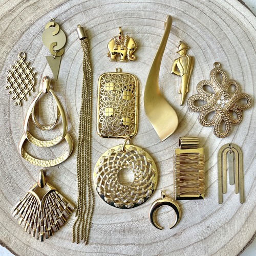 14 Piece Necklace Pendant Charm Lot Jewelry Grouping Gold Tone
