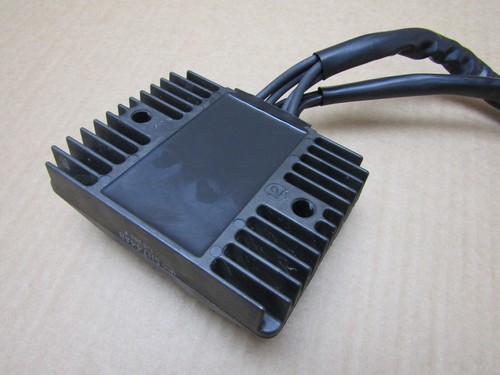 Moto Guzzi V85 TT Centenary 2021 regulator rectifier (11000) - Picture 6 of 7