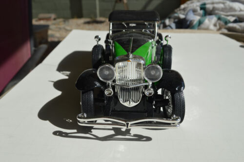 1934 DUESENBERG MODEL J BLACK & GREEN 1/18 DIECAST MODEL SIGNATURE MODELS - Picture 2 of 7