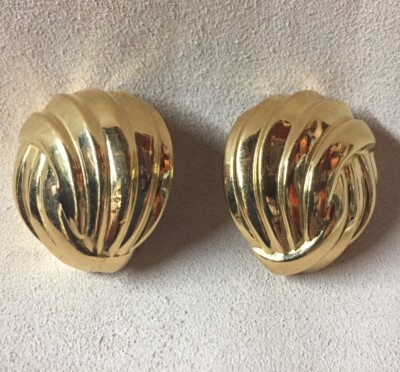 VTG Ciner Gold Tone Large Clip On Earrings