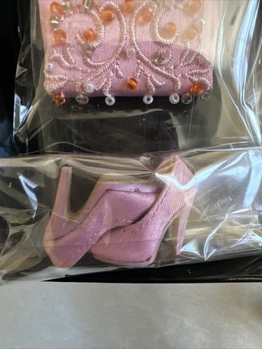 MUÑECA DE ATENCIÓN AL MANDO DE INTEGRIDAD MODA REALYALTY LEGENDARIA AMAPOLA PARKER SIN PRECIO BASE - Imagen 15 de 24