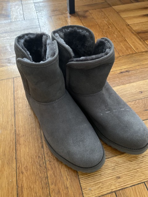 ugg boots size 8.5